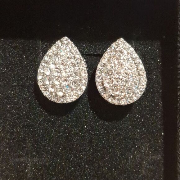 Tear Drop Pear Diamond Earrings - Picture 6 of 6